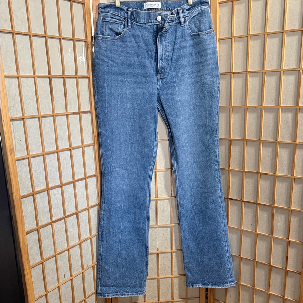 Abercrombie & Fitch The 70s Vintage Flare Ultra High Rise 31/12L - Picture 3 of 5
